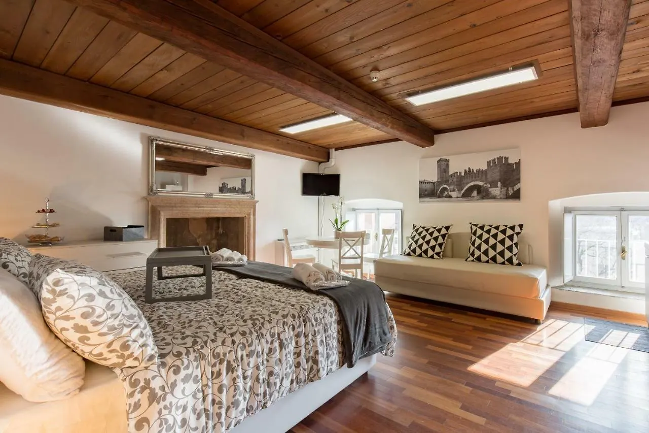 Rooms Castelvecchio - Palazzo Canossa Verona 0*,  Italien