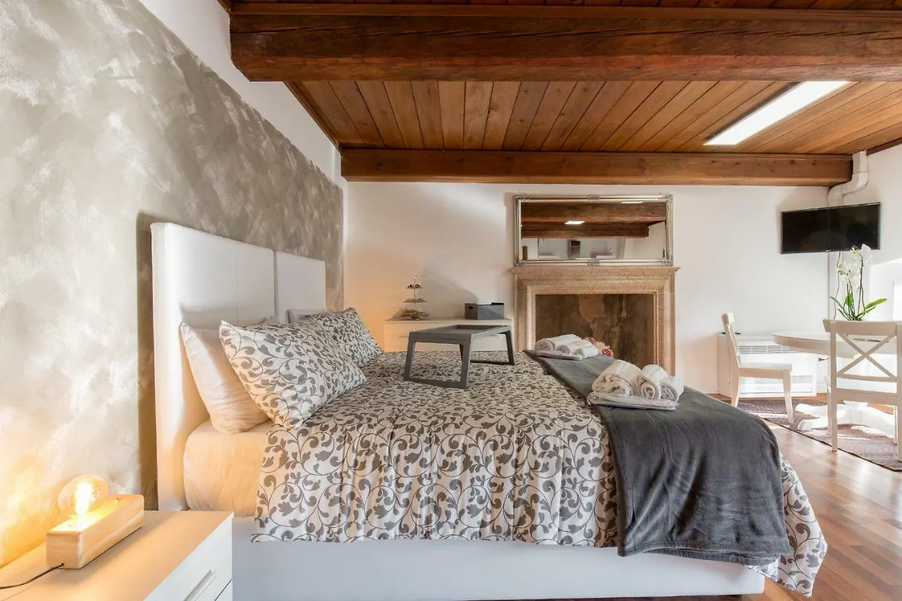 Apartment Rooms Castelvecchio - Palazzo Canossa Verona