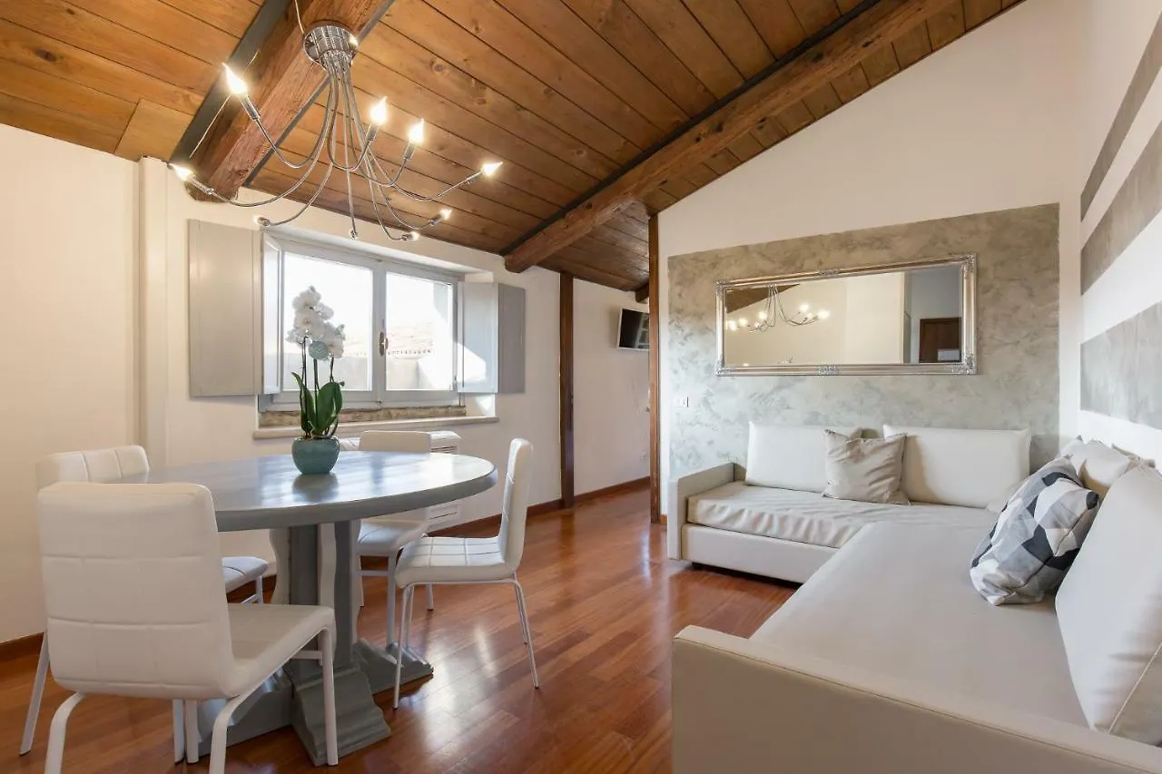 Apartment Rooms Castelvecchio - Palazzo Canossa Verona Italien